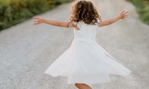 10 astuces pour bien choisir les robes de vos petites filles