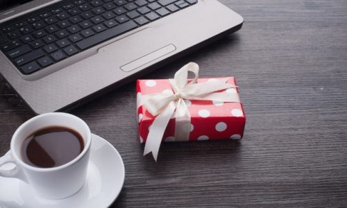 Comment les cadeaux d’entreprise peuvent améliorer la satisfaction et la fidélité des salariés ?