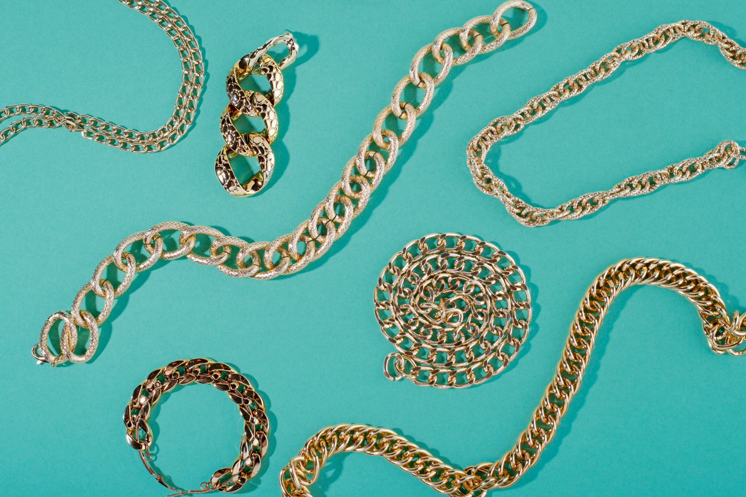 Les critères essentiels pour choisir des bijoux anciens